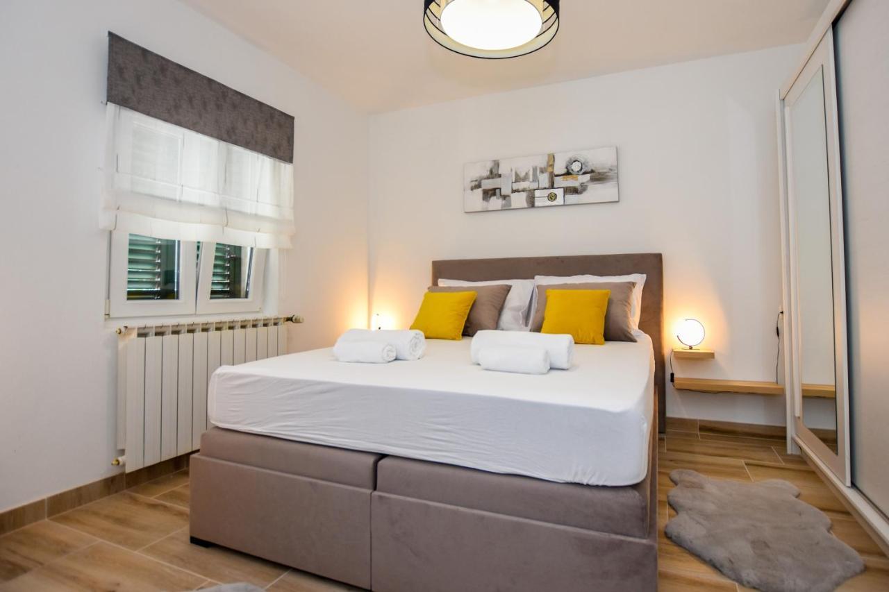 Apartmani Plazibat Mandre Exterior photo